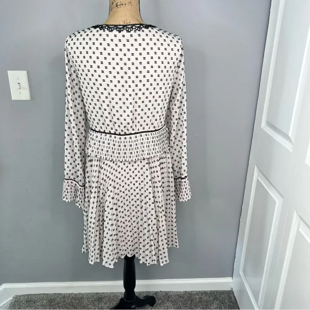 Sz M Chelsea & Violet White& Black Dress $79 MSRP